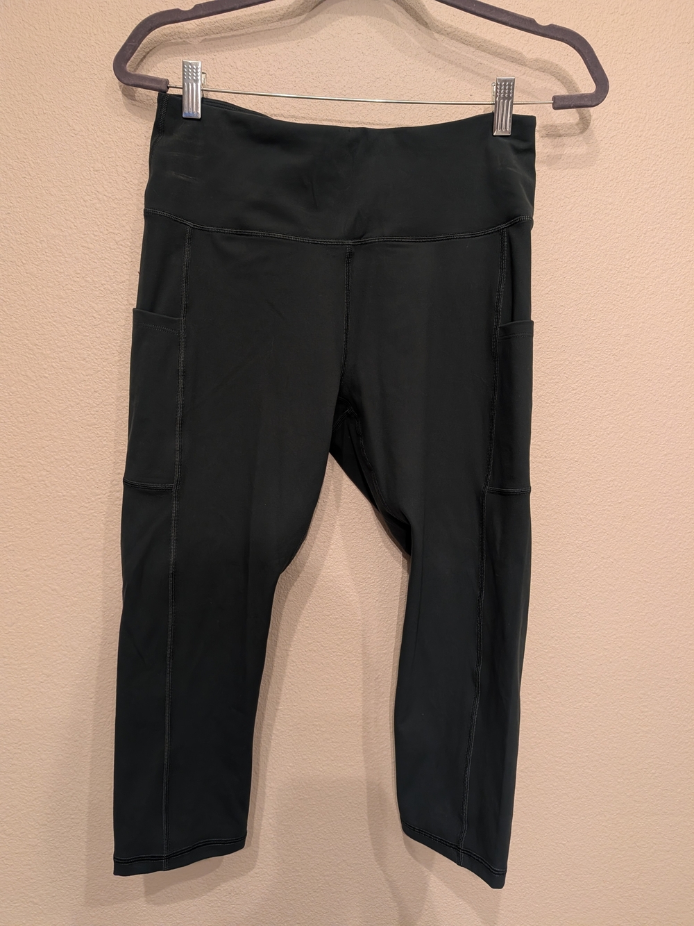 NWT IUGA High Waist Capri Leggings with Pockets Dark Pine Green - Size L